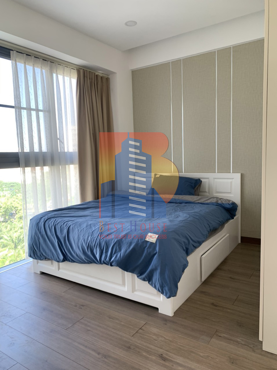 Rent Modern apartment in Riverpark Premier
