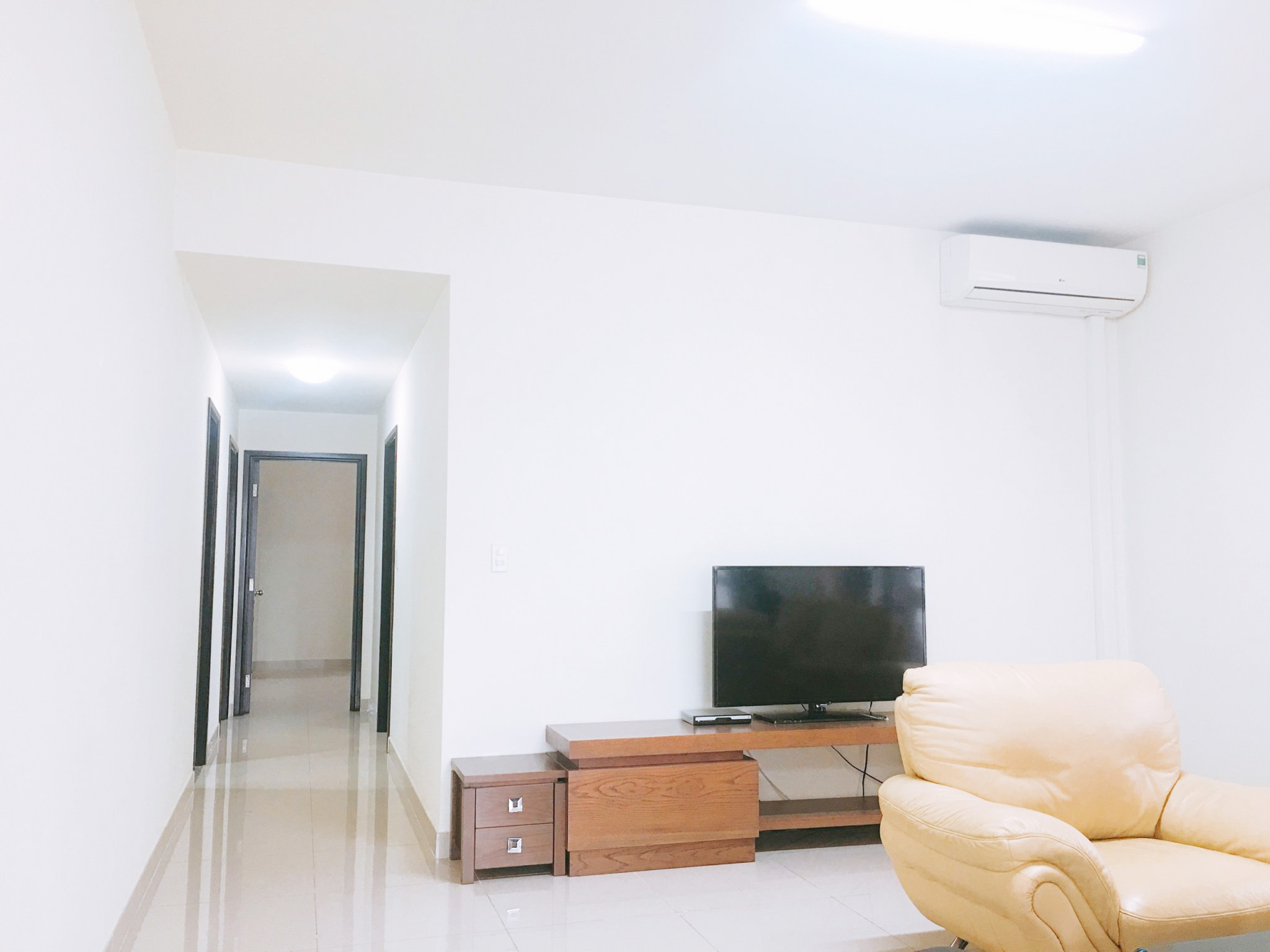 Cheap 180 Sqm for rent at Riverside Residence.