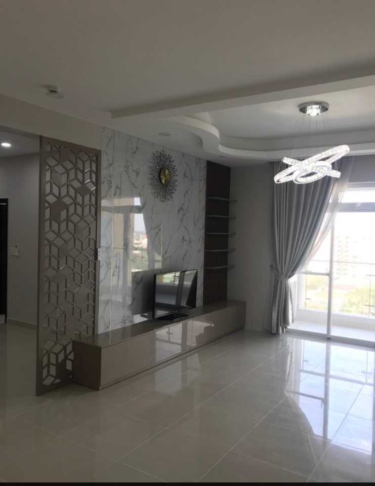 Big size apartment for rent in Riverside Residence