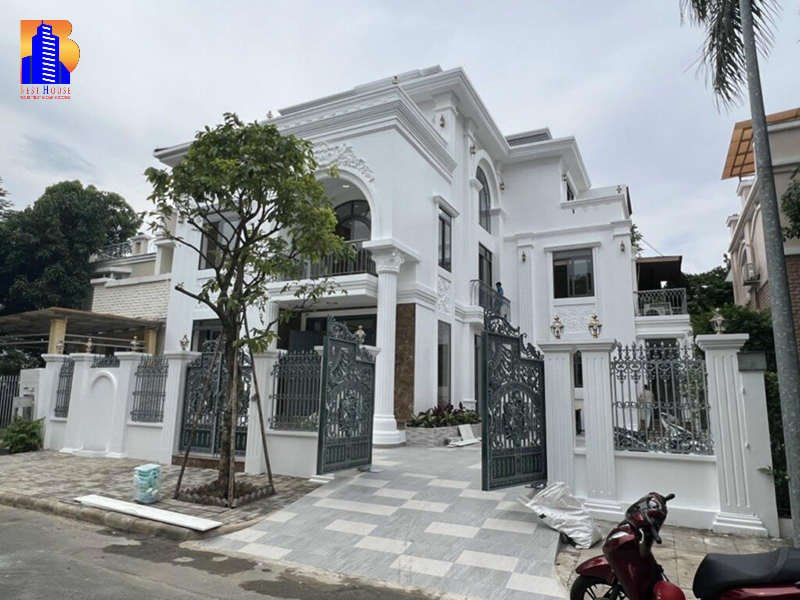 How much does Phu My Hung villa cost?
